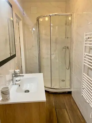 Salle de bains dans l'établissement Cité Gastro. / Centre Ville