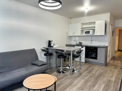 Cuisine ou kitchenette dans l'établissement Appartement calme au cœur de la ville