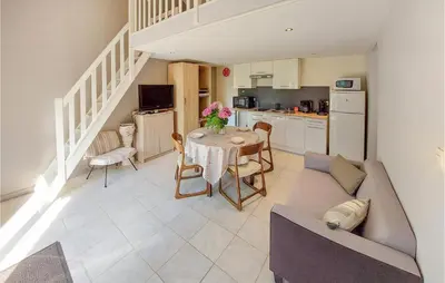 Cuisine ou kitchenette dans l'établissement Gorgeous Home In Molinet With Wifi