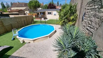 Piscine de l'établissement gite récent, piscine privative ou située à proximité