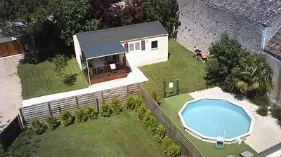 Piscine de l'établissement gite récent, piscine privative ou située à proximité