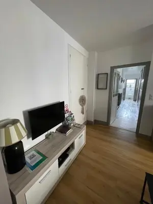 Télévision ou salle de divertissement dans l'établissement Liberté et Confort, appartement entier, moderne avec 2 chambres et cuisine équipée au coeur de Semur