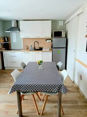 Cuisine ou kitchenette dans l'établissement Les Douglas