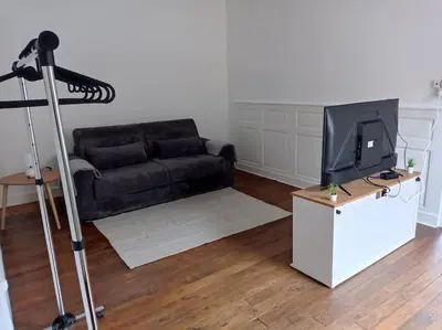 Télévision ou salle de divertissement dans l'établissement Appartement centre Saulieu