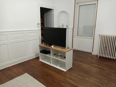 Télévision ou salle de divertissement dans l'établissement Appartement centre Saulieu