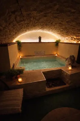 Piscine de l'établissement La suite Bressanne - Suite love and spa ou située à proximité