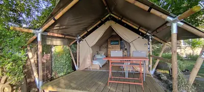 Jardin de l'établissement Tente lodge la Flavignienne