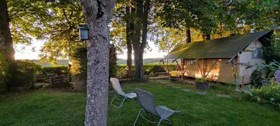 Jardin de l'établissement Tente lodge la Flavignienne