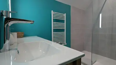 Salle de bains dans l'établissement L'orcheran