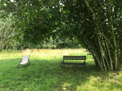 Jardin de l'établissement Maison de bois en pleine nature à 20 min de Beaune