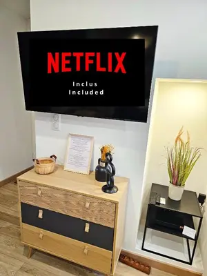 Télévision ou salle de divertissement dans l'établissement Rez de chaussée appartement à Tournus - Yellow