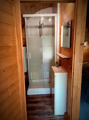 Salle de bains dans l'établissement Camping Domaine de Mepillat