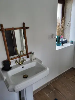 Salle de bains dans l'établissement Le Clos
