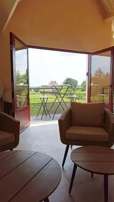 Coin salon dans l'établissement Au cœur des vignes