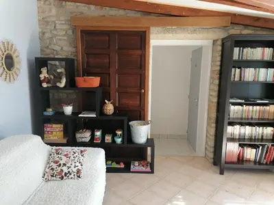 Bibliothèque dans l'appartement