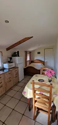 Cuisine ou kitchenette dans l'établissement AU Bosquet fleuri