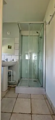Salle de bains dans l'établissement AU Bosquet fleuri