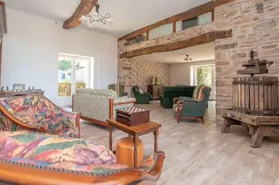 Coin salon dans l'établissement Le Grand Pressoir - Grande maison avec jardin