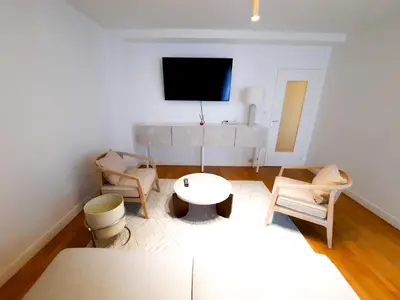 Télévision ou salle de divertissement dans l'établissement Le Cosy Thurot : Proche Gare, Familial et Spacieux