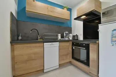 Cuisine ou kitchenette dans l'établissement Appart' Le 16, 2 chambres, 7 personnes, tout confort, avec terrain
