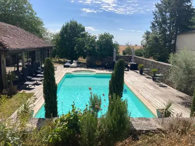 Piscine de l'établissement 38BIS Location nuit / week-end / vacances ou située à proximité