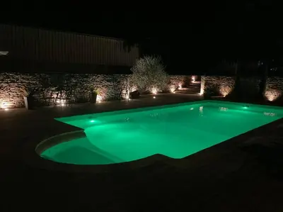 Piscine de l'établissement 38BIS Location nuit / week-end / vacances ou située à proximité