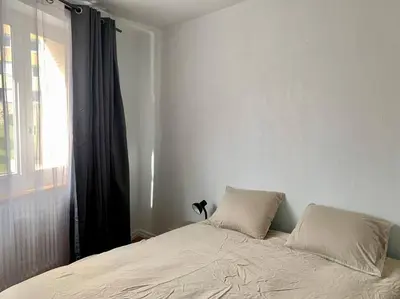 Un ou plusieurs lits dans un hébergement de l'établissement Maison Okaina, Sauna, Au centre-ville de Macon