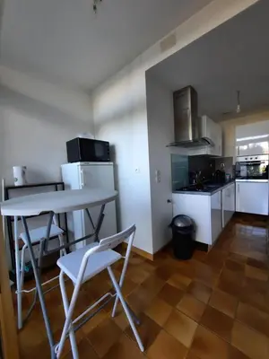 Cuisine ou kitchenette dans l'établissement Le-bon-appart de plain-pied avec terrasse