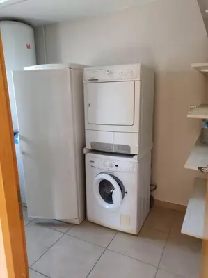 Cuisine ou kitchenette dans l'établissement Maison spacieuse avec billard balnéo piano