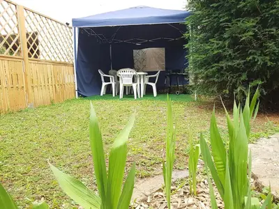Jardin de l'établissement Maison centre-ville calme avec jardin