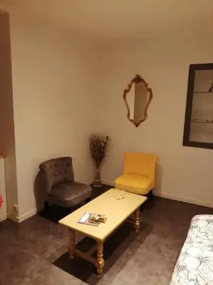 Coin salon dans l'établissement La chambre de Zé