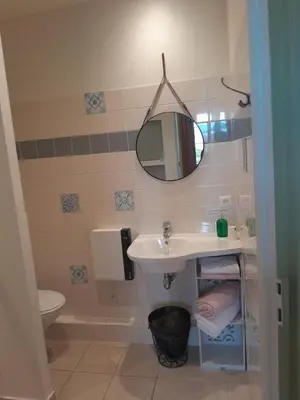 Salle de bains dans l'établissement La côte des Blancs - Domaine viticole & maison d'hôtes