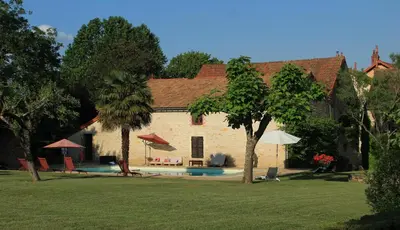 Piscine de l'établissement Les CHARMES ou située à proximité