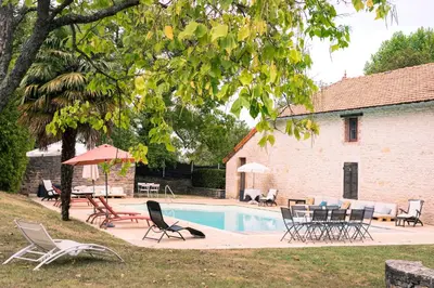 Piscine de l'établissement Les CHARMES ou située à proximité