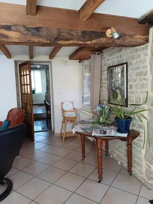 Coin salon dans l'établissement L'authentique Maison cœur de Ladoix-Serrigny