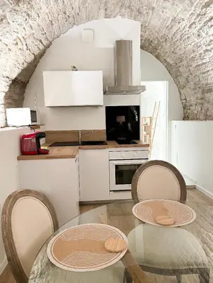 Cuisine ou kitchenette dans l'établissement La voute Doloise - Love room & spa