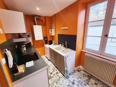 Cuisine ou kitchenette dans l'établissement Appartement de Louise et Adrien