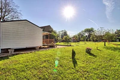Jardin de l'établissement Mobilhome 3 chambres 6 personnes