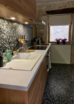 Cuisine ou kitchenette dans l'établissement La Petite Maison