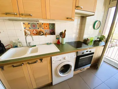 Cuisine ou kitchenette dans l'établissement Charmant appartement avec superbe vue Mâcon centre