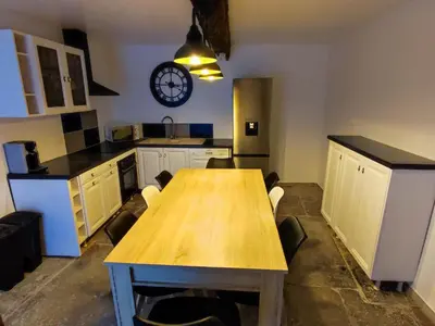 Cuisine ou kitchenette dans l'établissement La maison de vos vacances