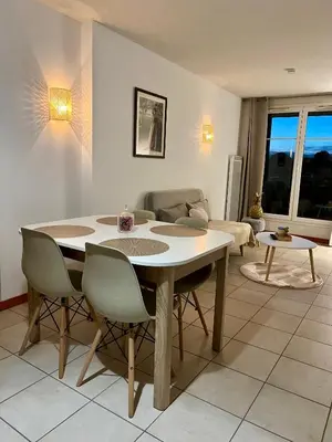 Coin salon dans l'établissement Chez Suzette-Résidence-Piscine-Sauna