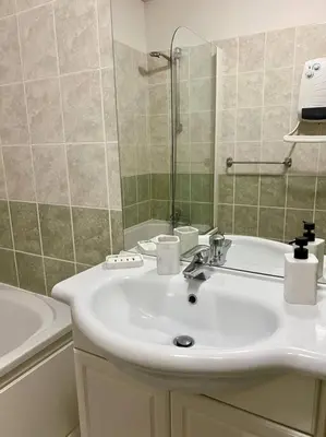 Salle de bains dans l'établissement Chez Jack-Résidence-Piscine-Sauna