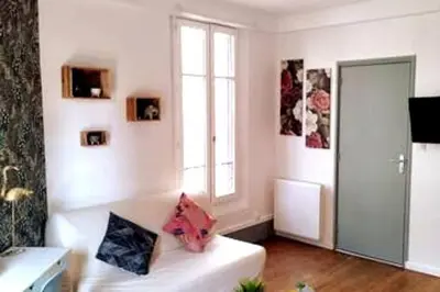 Coin salon dans l'établissement L'Alisier Du Centre Dijon
