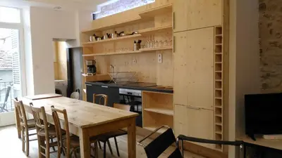 Cuisine ou kitchenette dans l'établissement Lons appartement T1 centre ville