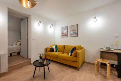 Coin salon dans l'établissement Le Mimi Mosa - Parking public gratuit, wifi haut débit, proche autoroute, gare & centre ville