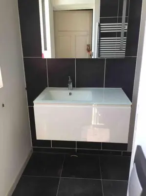 Salle de bains dans l'établissement Villa et visite du vignoble et Piscine