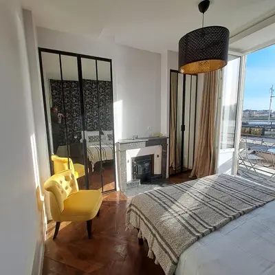Un ou plusieurs lits dans un hébergement de l'établissement Center Macon charmant appartement avec vue sur la Saone