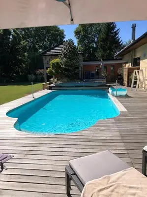 Piscine de l'établissement Le Clos des Eaux ou située à proximité