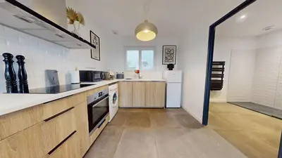 Cuisine ou kitchenette dans l'établissement Appartement Premium avec Terrasse - Parking privatif Gratuit - Fibre Wi-Fi - À 2 min Centre-Ville Dole